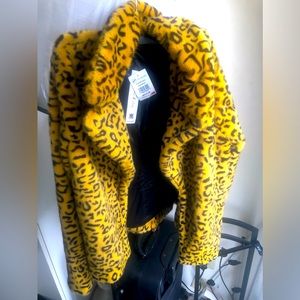 New beautiful coat! Very comfortable!